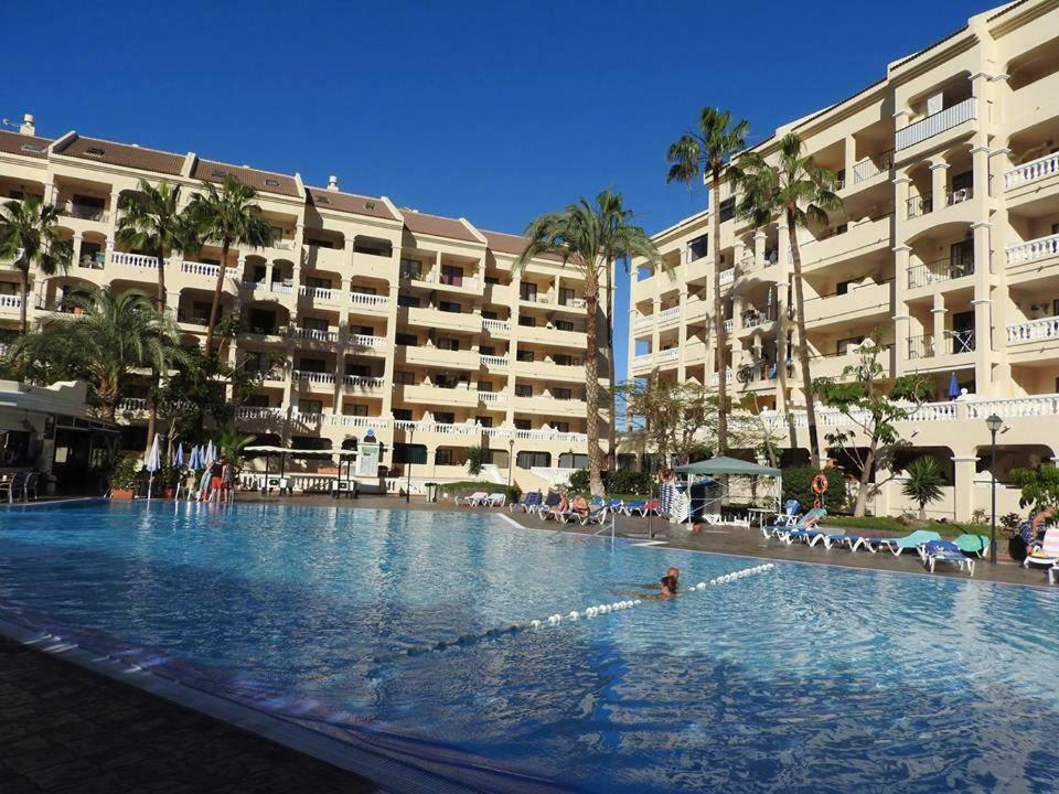 Castle Harbour Official Apartahotel 3*
